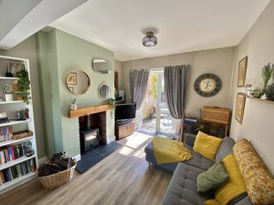 Lounge/Diner- click for photo gallery